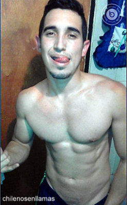 chilenosenllamas:  Andrés, 24 años. Macho caliente de Santiago.