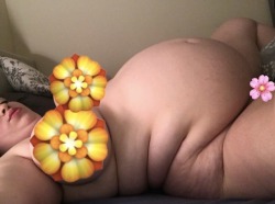 ffafeed:  Swollen lazy fat babe dozes off in bed after a huge stuffing and sexy bubble bath Please leave a comment on how much I’ve been letting myself go lately… it gets me wet just thinking about it.