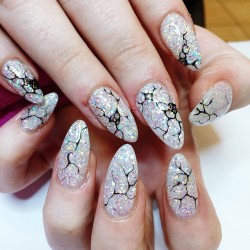 camuii:  New nails - Cracked sparkle ^_^ #nails #nailart #stilettonails #stiletto #lightelegance #instanails #sparkling #glitter