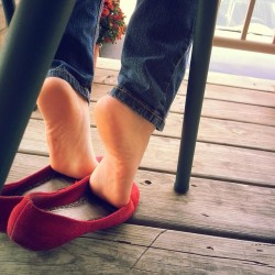 barefootgram:  #candid #heelpop #feet #soles #barefoot #flats #footfetish #sexysoles #shoeplay by feetandmeat2April 21, 2015 at 06:04AMBarefoot Shop