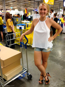 strassenfrauen:  Neu bei IKEA: FICKÖN (blond)auch für unterwegs geeignet