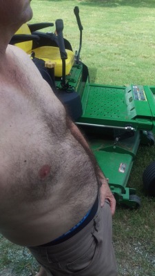 kc6281:Me,after cutting the grass,hot and sweaty.
