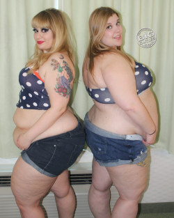 bigcutiemiley:  bbwmargot:  girls just wanna have fun. (and fries. and pizza. and cupcakes. etc) margot.bigcuties.com / miley.bigcuties.com   bumpin bellies and booties with this girl is the the highlight of 2015 so far 