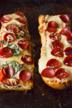 verticalfood:   Easy French Bread Pizza (by Brown Sugar) 