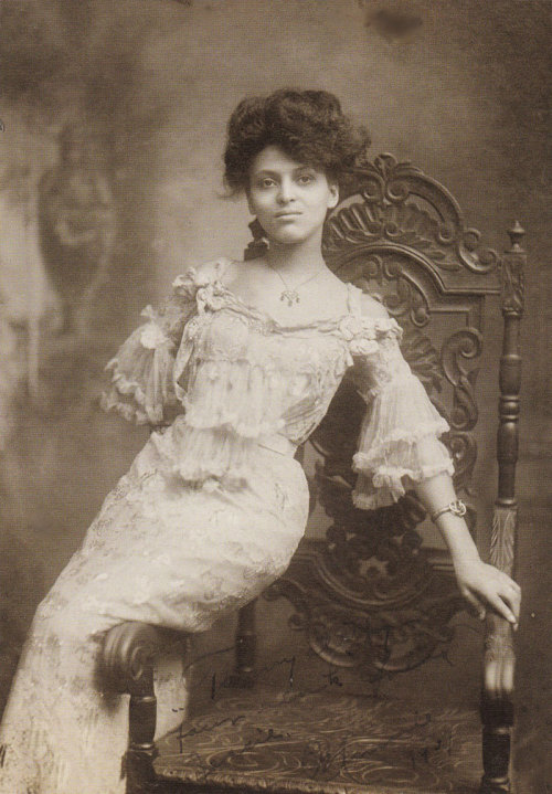  Minnie Brown was an actress and performer who spent from 1902 to 1918  entertaining in Europe, Russia, and the Far East. She was part of the circle of very successful African-American women  performers who were based in Russia during those years who