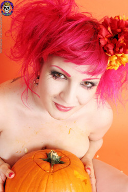 gothic-sluts:  Busty pink hair tattoo babe Xanthia Doll Halloween on GothicSluts.com