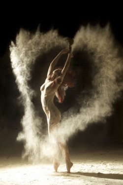 conflictingheart:  Dancers Photography by Ludovic Florent  ” Poussière d’étoiles” is a series realized by French photographer Ludovic Florent. He gives pride of place to dancers full of grace by adding flour. Sand grains highlight the majestic