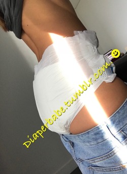 diaperbabe:  Hello Sunshine! ☀️ Happy diaper hump day!! 😊