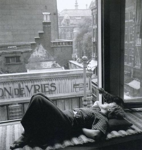 Woman and kitten, Amsterdam, 1934. Nudes &amp; Noises  
