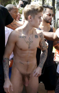 meinebildersammlung:  collegeguysfuck:  Here’s a fun Justin Bieber fake!    he looks like butt i dont now it s real 