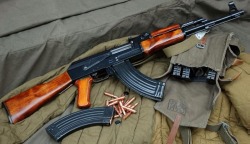 gunsandstuffandstuff:  The Automat Kalashnikov (AK-47), a classic war symbol