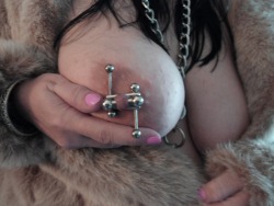 paingameplaymate:  Ingenious 2 way nipple clamp…