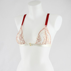 nearerthelingerie:  Divine soft cup front closure bra and ouvert knickers. There is only enough lace for three of each style so these are very Limited Edition. Find them here.  