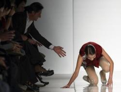 sekx:  A model falls as she displays a creation as part of Mila Schon SpringSummer 2010 women’s collection during Milan Fashion Week September 29, 2009. 