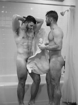 alanh-me:  25k+ follow all things gay, naturist and “eye catching” 