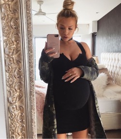 A reminder that one year ago Tammy Hembrow was the sexiest pregnant woman ever.Follow her: http://tammy-hembrow.tumblr.com/archive