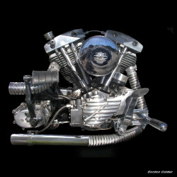 big-dewlittle:  NO 12: CLASSIC HARLEY DAVIDSON SHOVELHEAD ENGINE by Gordon Calder - Thanks for 2.5 million views! on Flickr. 