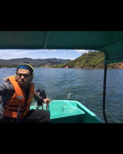 We went fishing and saw a bunch of celeb’s fincas including James a soccer player from Colombia’s National team.  #fishing #captaincolombia #famousfincas #Guatape #fishingseason2017  #fishingfortrout  #Colombia #SouthAmerica #🇨🇴 #lost #lostnachos