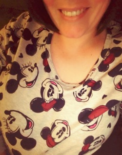 rippedjeanseyesofgreen: Who doesn’t love Mickey and Minnie?  Love Hotwifeyuk 