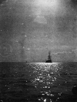 lasmicrofisuras:A Ship Grounded on a Small Island off Florida Following a Hurricane - 1899.
