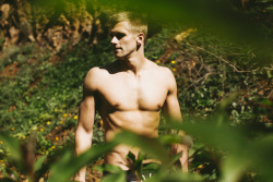 summerdiaryproject:EXCLUSIVE FIRST LOOK     GOLDEN CANYON MAN    A HARD CIDER LA STORY FEATURING ADAM PERRY    PHOTOGRAPHED AT SYCAMORE CANYON IN MALIBU, CALIFORNIA BY MENELIK PURYEAR FOR HARD CIDER NY SHORTS BY BURKMAN BROS.     BRIEFS: CHARLIE