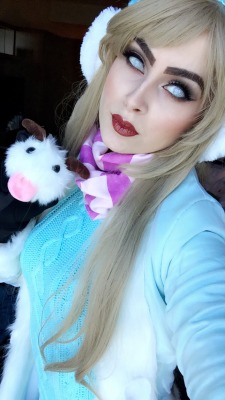 cynorme:  ❄️ COLD-HEARTED BITCH ❄️  snowday syndra for wondercon today!! the matching sbux drink is a vanilla chai for jcpenny mom syndra 😍 
