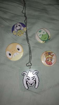 Momocon swag!  Prints were from @jinglestan​, the Asriel pendant was done by my friend @schalakitty​ (thank you again, I love it), stickers by Xexus.  Sadly didn’t get the info of who did the Bell cinch bag or the buttons.