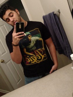 novaschaos:  Oh yeah so Wednesday I found a shirt of my favorite rapper, Logic, at Hot Topic. Brand fucking new because it wasn’t there last week. So yesterday I decided to rep my boy~