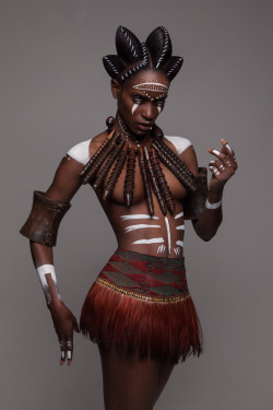armada-of-ships-against-antis:  thelightreturns:  stormraven24:  sartorialadventure:  Lisa Farrall hairstyling (British Hair Awards 2016, Afro Finalists Collection)   Wait, these aren’t paintings?!  I spent the whole time scrolling down going “are