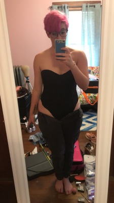 microkittycosplay: I bought pants to fit my waist (30”) but totally forgot that Neo’s pants are HELLA low. So I ordered a men’s cargo pants to fit my fat ass (42”) to try to fix it.   I tried on the pants anyway at the low area they would sit