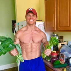 Jamie Robinson |   @jamierobinsonathleteFormer steroid using bodybuilder turned drug free vegan athlete  // Banana Lovers  [This and more HERE]