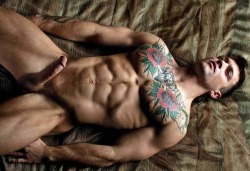 tommytank4:  Follow Tommytank4 for hot and muscular men
