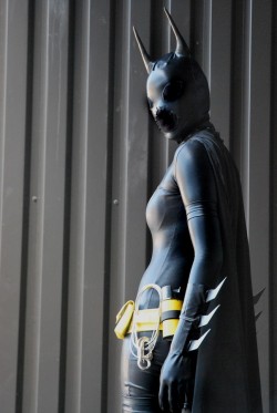 ladies-of-cosplay:Batgirl/Cassandra Cain, cosplayed by Emmy of dangerousladies