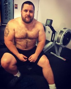 gavinqueen23:  Since meeting @sharkyem my confidence has gone through the roof, I’m so bloody happy and proud of our achievements. Happy Monday everyone! #yesiminapublicgymtopless #confidence #bodypositive #happy #🐻 #happymonday #bearsofinstagram