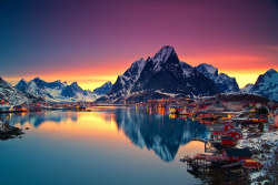 sixpenceee:  Amazing sunset in Norway (Source)