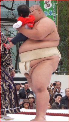 smandraws:  Whenever I’m reminded that there’s a festival in Japan where sumo wrestlers try to make babies laugh it makes my day better