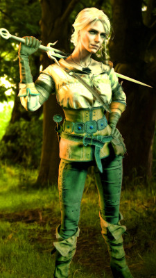 1kmspaint:  Just messing around with Ciri for fun.Using greenscreen can really give you easy to work with renders