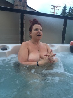 downwith-thethickness:  She loves her early morning hot tubs. 