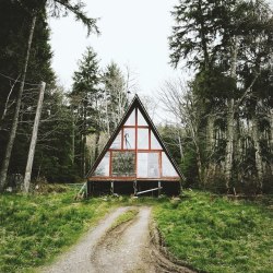 an-adventurers:Cabin in the woodsPhoto: alexstrohl
