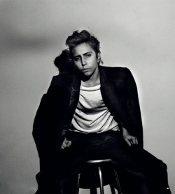 pushing-boundaries:  Jo Calderone, the fictional male alter-ego to Lady Gaga, photographed by Nick Knight for Vogue Hommes Japan (2010). Jo Calderone, el ficticio alter-ego masculino de Lady Gaga, fotografiado por Nick Knight para Vogue Hommes Japón