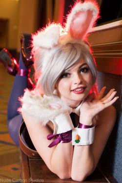 kamikame-cosplay:  Cute Battle Bunny Riven from League of Legends by Oki-Cospi Photo provided by X-Geek