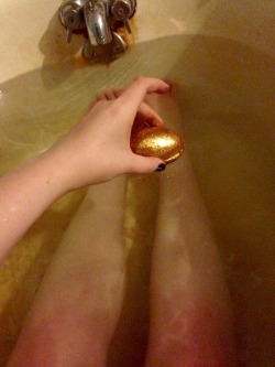 julieraven:sexyorc:just dropped the fucking sun into my bath, nbdare you sure that isn’t the egg from the triwizard tournament