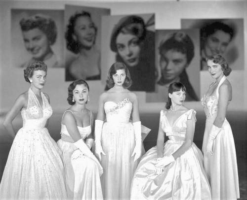 Terry Moore, Mitzi Gaynor, Pier Angeli, Leslie Caron, and Julie Adams.https://painted-face.com/