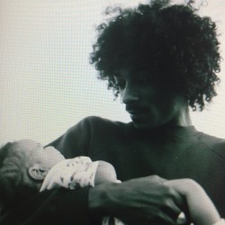 deux-zero-deux:  stankydro:  merakitea:  thuglies:  ready2flyyy:  Snoop Dogg &amp; His First Born 18 Years Ago   he has pretty ass hair  Shit why doesn’t my hair look like that?  ITS CALLED “BRAID UR HAIR AND THEN UNBRAID IT”  that’s not the