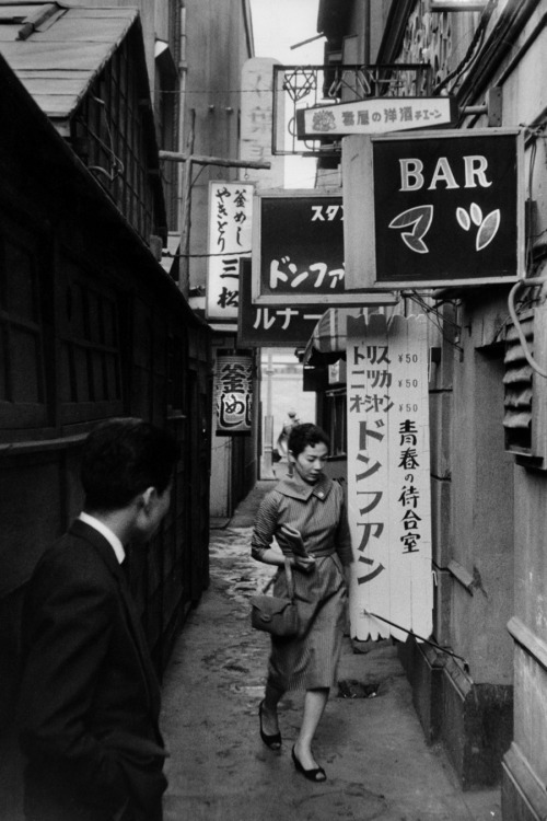 joeinct:  Tokyo, Japan, Photo by Marc Riboud, 1958