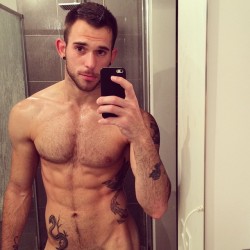 nak3d-m3n:  NAK3D M3Nlook at me // send me photos // talk to meCheck out other pics of hot naked guys at http://nak3d-m3n.tumblr.com.