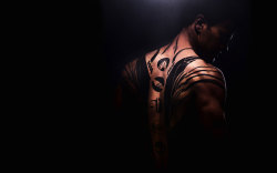 Sexy back of Theo James from Divergent