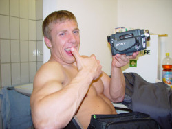 kevde87:  hbshizzle:  BONUS BABBY BRYAN LOOKING LIKE HE’S FILMING SOME KIND OF AMATEUR PORN VIDEO.  we need find this camcorder 