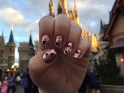 Rose gold nails for disney 🏰omg i cant believe it was 45 degrees in orlando today! i loved it! 🌬