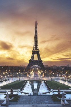 visualechoess:  Paris, the city of lights By: PUNTO Studio foto  
